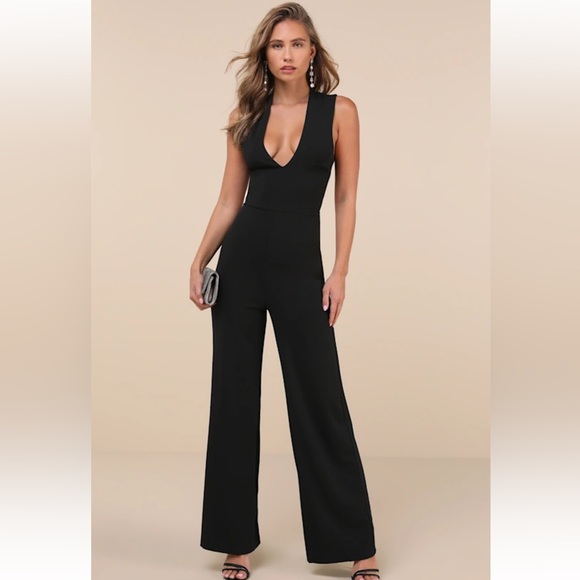 Lulus Pants - Lulu's Chic Black Deep V-Neck Jumpsuit